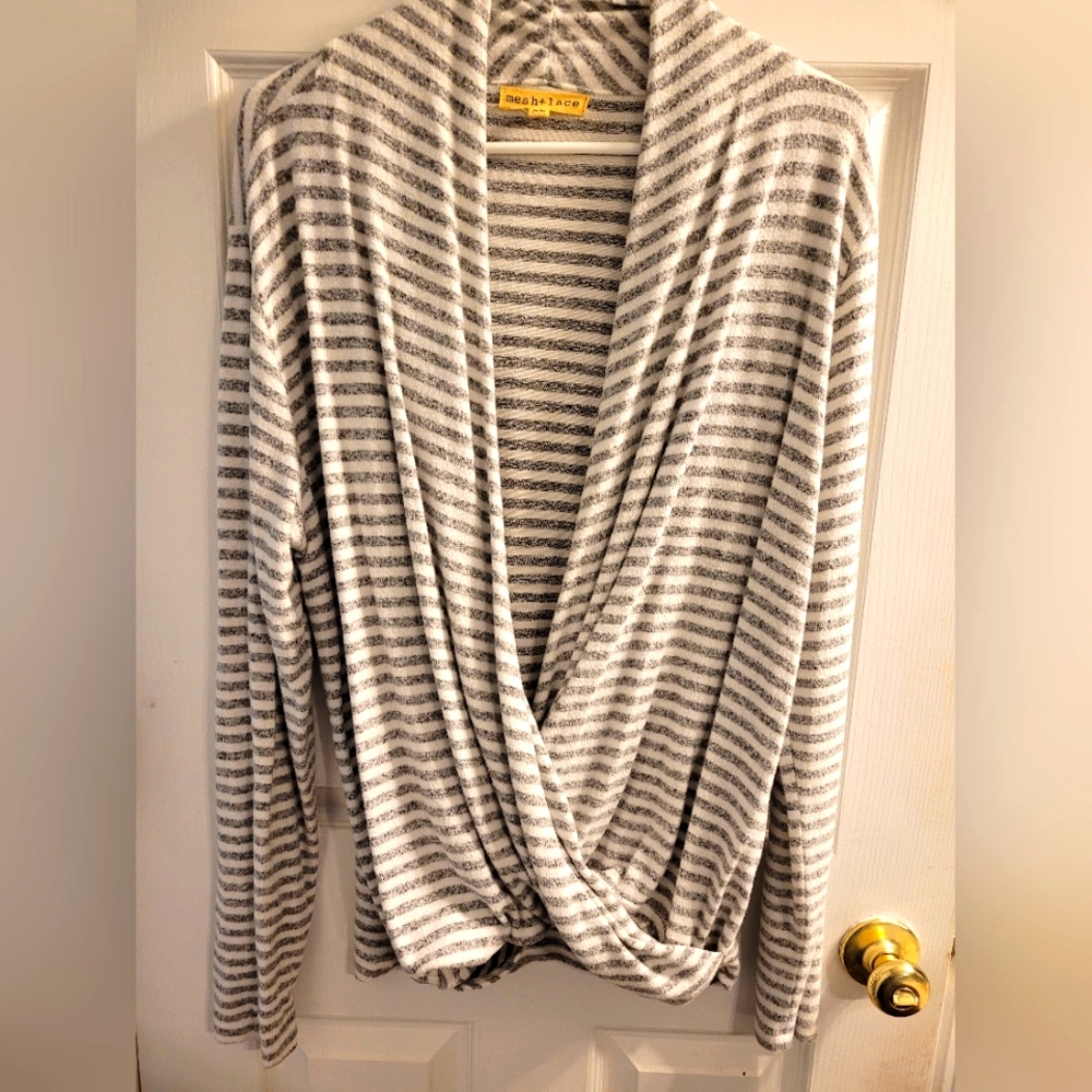 Mesh and Lace, XL gray and white, very soft and warm pullover.
